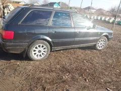 Număr de înmatriculare #HIY812 - Audi 80. Verificare auto în Moldova